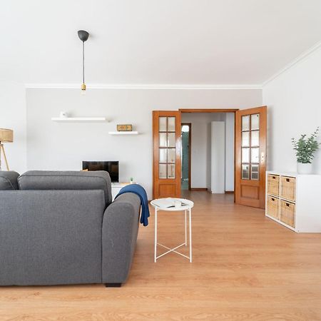 Beach Flat By House And People Viana do Castelo Buitenkant foto
