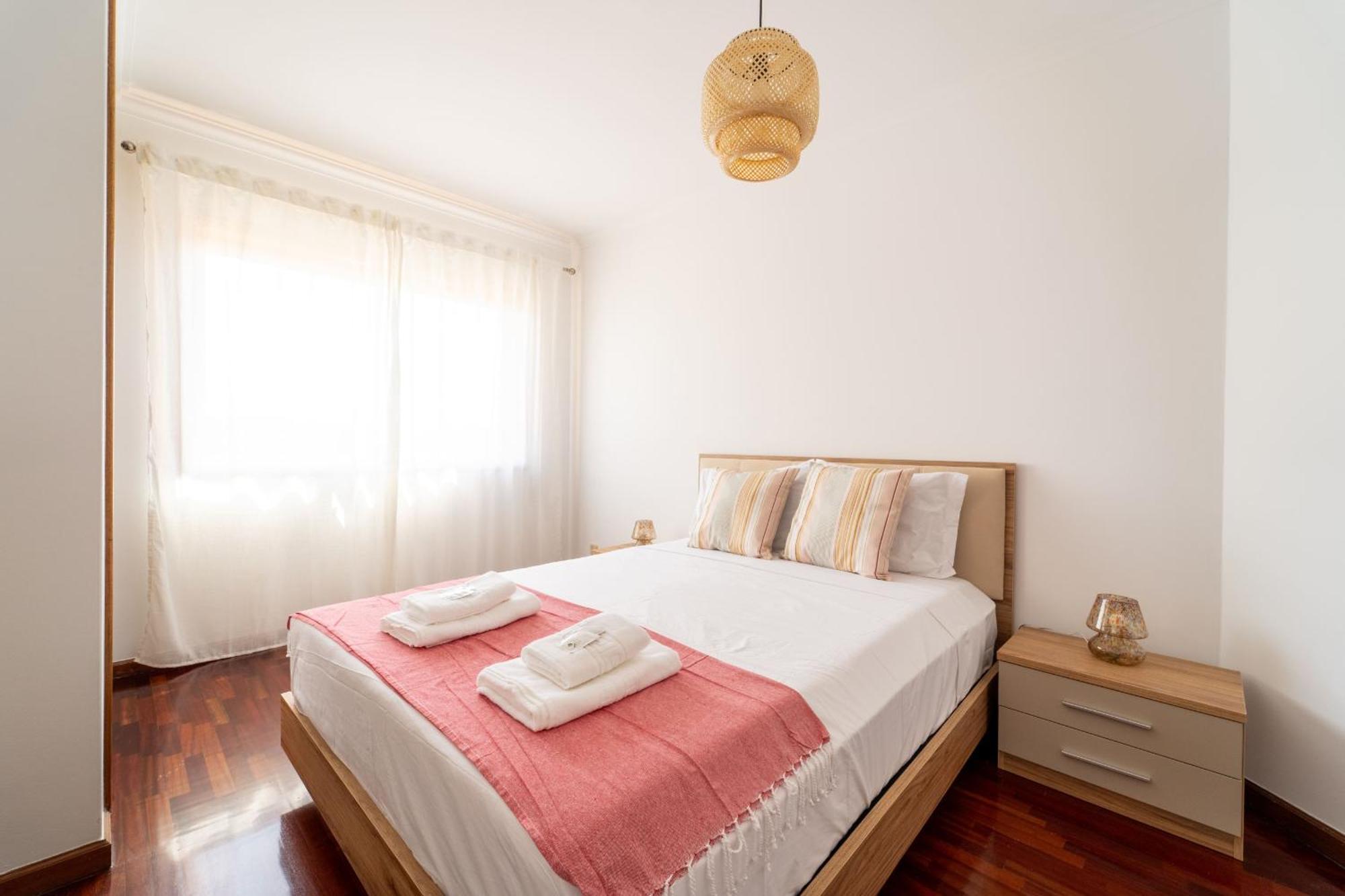 Beach Flat By House And People Viana do Castelo Buitenkant foto