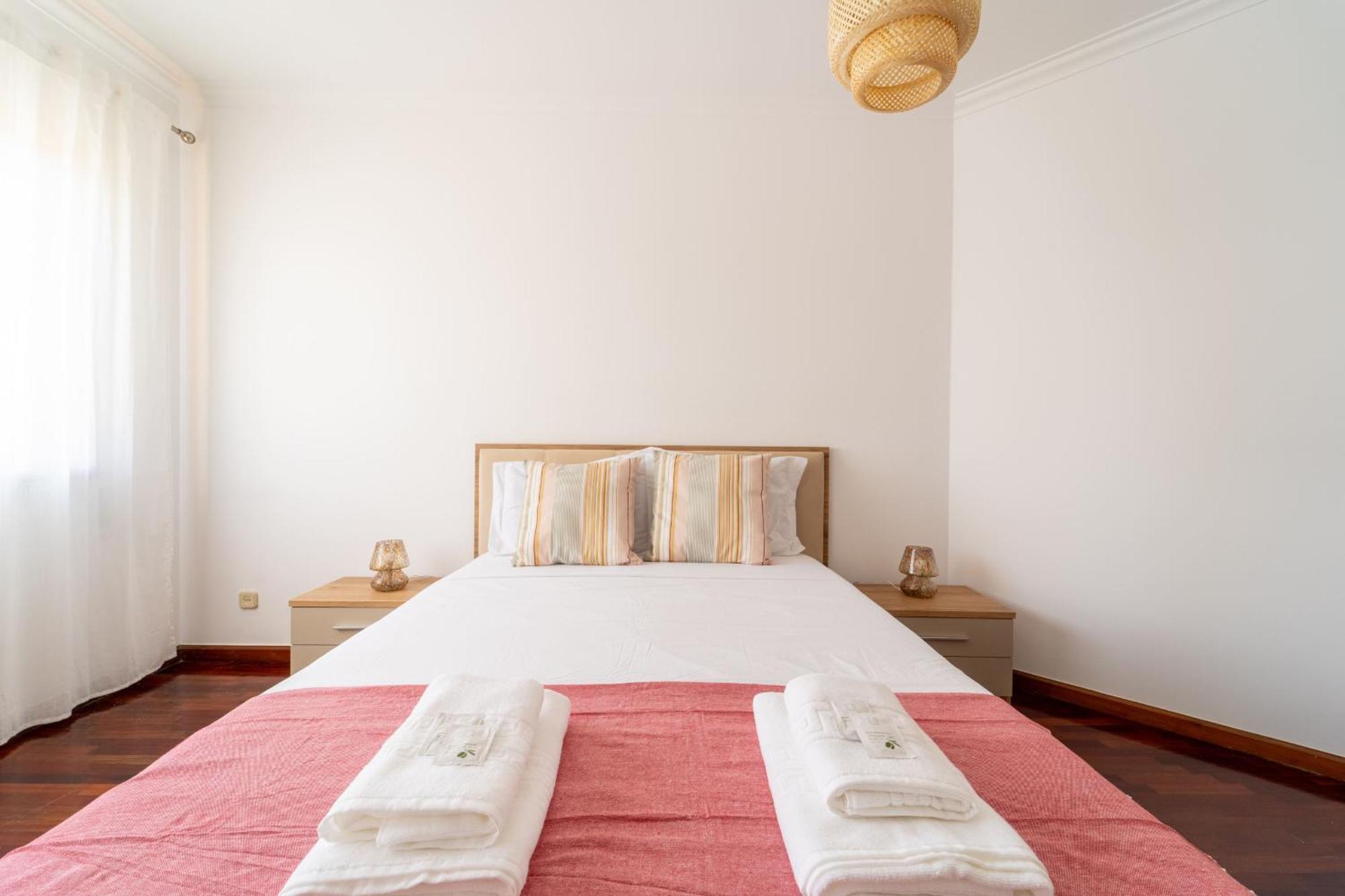 Beach Flat By House And People Viana do Castelo Buitenkant foto