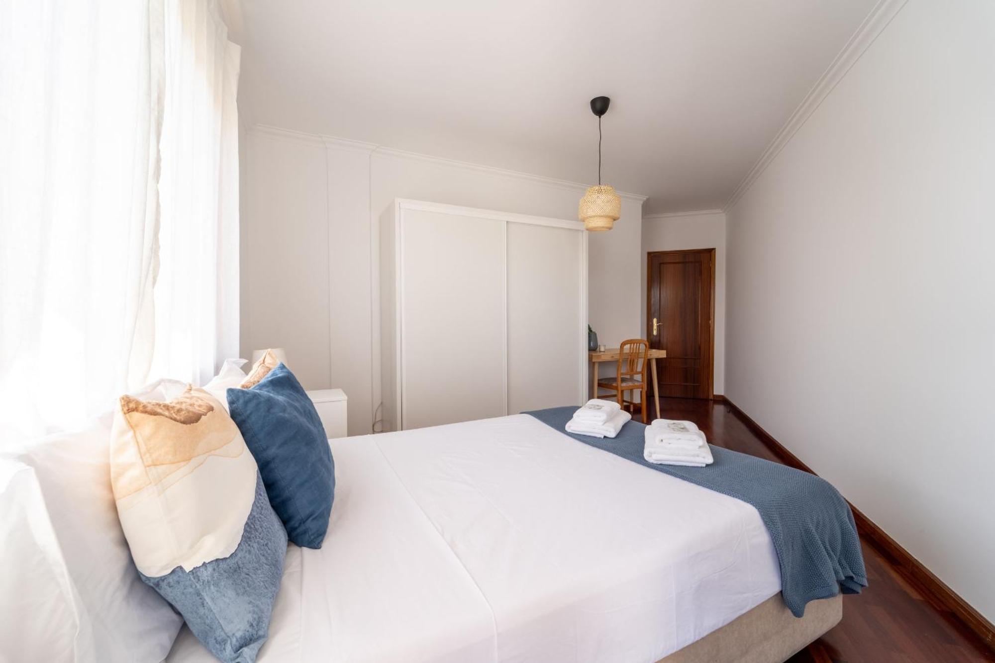 Beach Flat By House And People Viana do Castelo Buitenkant foto