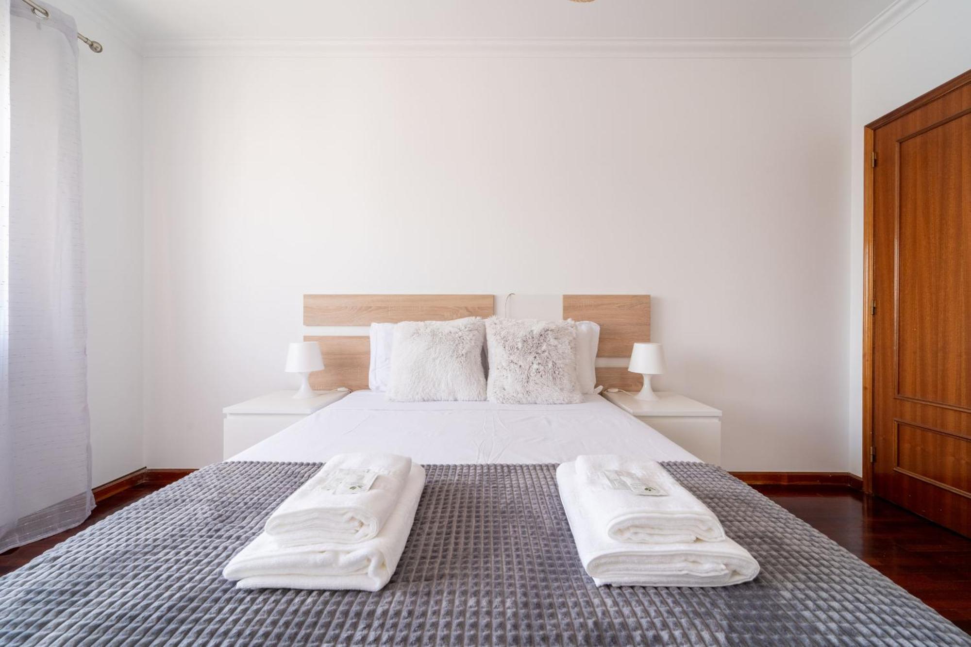 Beach Flat By House And People Viana do Castelo Buitenkant foto